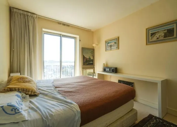 Beautifully Designed 1Br With King Size Bed